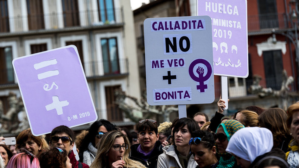 Concentración de colectivos feministas en la Plaza del Castillo de Pamplona con motivo del Día Internacional de la Mujer (18). IÑIGO A. VALENCIA