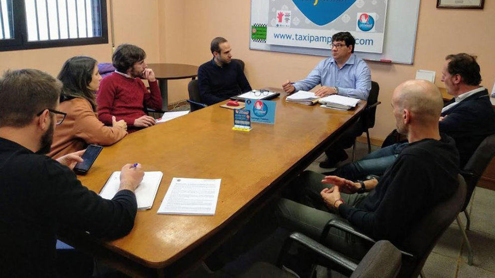Reunión de Podemos con representantes del sector del taxi en Navarra CEDIDA