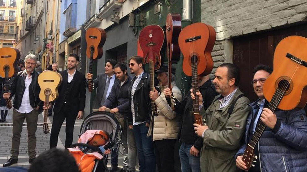 Guitarras al cielo para homenajear a Sabicas en Pamplona GAZ KALÓ