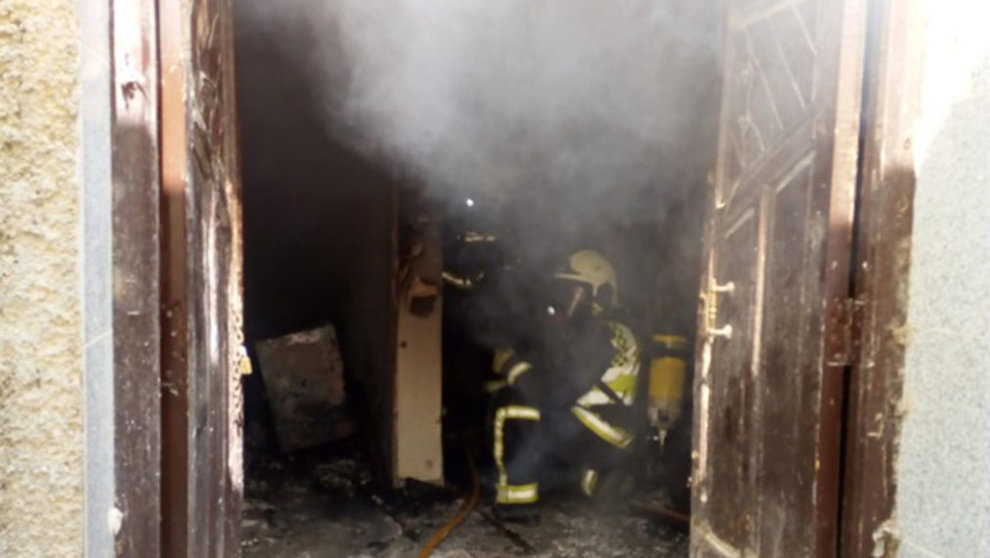 Incendio en una vivienda de Andosilla, sofocado por los Bomberos de Navarra. BOMBEROS DE NAVARRA