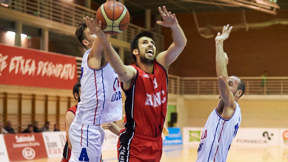 Basket Navarra se ententa al Alicante en Pamplona. PABLO LASAOSA 4