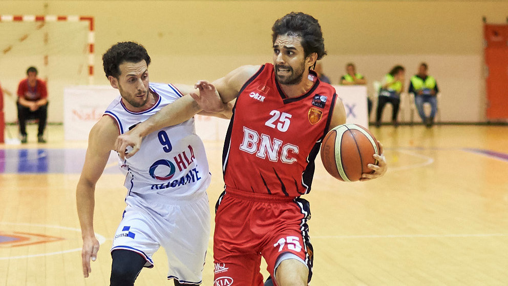 Basket Navarra se ententa al Alicante en Pamplona. PABLO LASAOSA 5