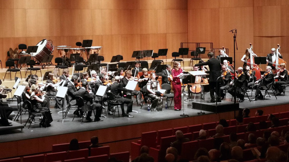 Concierto de la Orquesta Sinfónica de Navarra con Sabina Puértolas y Maite Beaumont.