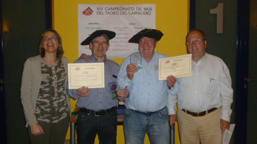 Campeones del torneo de mus Txoko del Carnicero en Pamplona. Cedida.