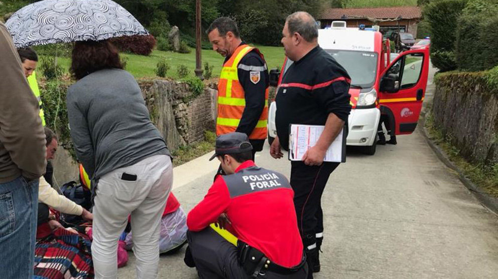 Socorren a una ciclista francesa de 20 años herida en un accidente junto a las cuevas de Urdax POLICÍA FORAL