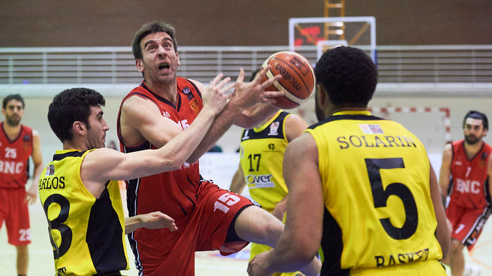 Basket Navarra se enfrenta a Baloncesto Azuqueca en Pamplona. PABLO LASAOSA 13