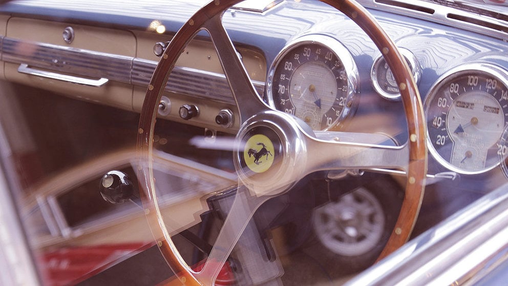 Imagen de archivo de un coche Ferrari en una exposición de coches. ARCHIVO