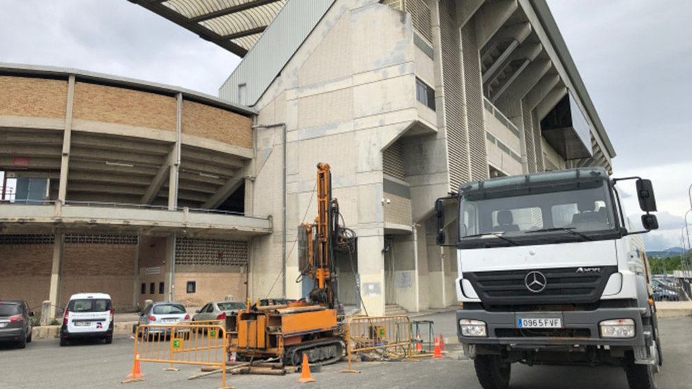 Las primeras obras para remodelar el estadio de El Sadar. @CAOsasuna.