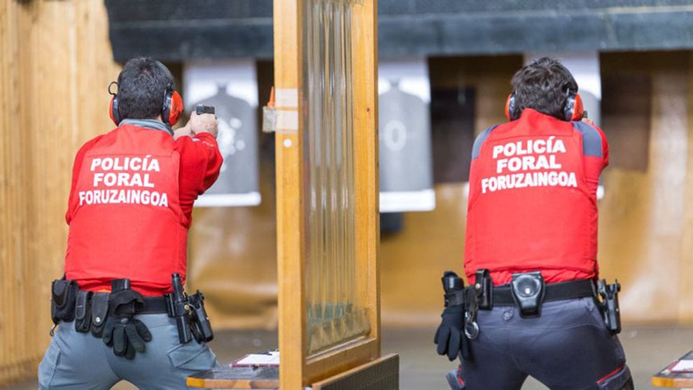 Imagen de archivo de la Policía Foral en la galería de tiro ÍÑIGO ALZUGARAY