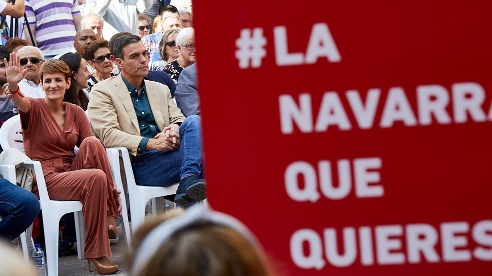 El presidente del Gobierno y secretario general del PSOE, Pedro Sánchez, en un acto electoral en Pamplona (15). IÑIGO ALZUGARAY
