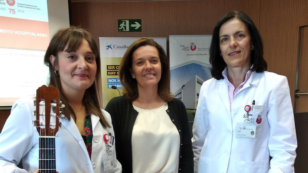 Martina Mora (musicoterapeuta); Ana Díez Fontana (directora territorial de Caixabank en Navarra); Patricia Segura (directora gerente del Hospital SJD). CEDIDA