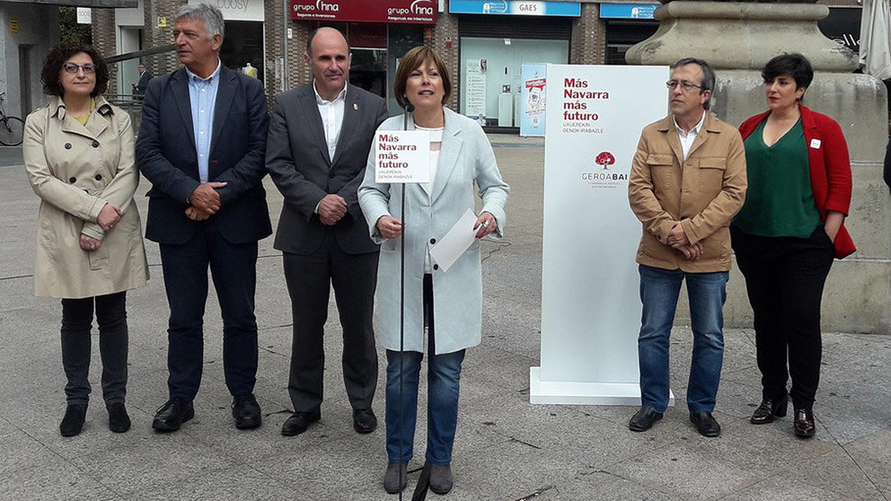 Uxue Barkos interviene en un acto electoral en la Plaza del Vínculo de Pamplona EUROPA PRESS