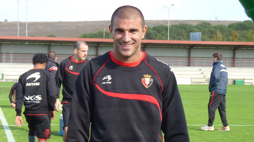 Carlos Aranda con la camiseta de Osasuna en Tajonar en 2010.