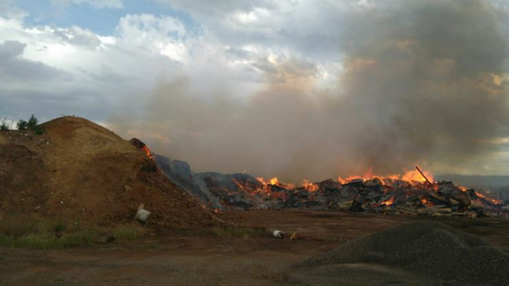 Incendio en una planta de fabricación de orujo en Viana (2) GUARDIA CIVIL