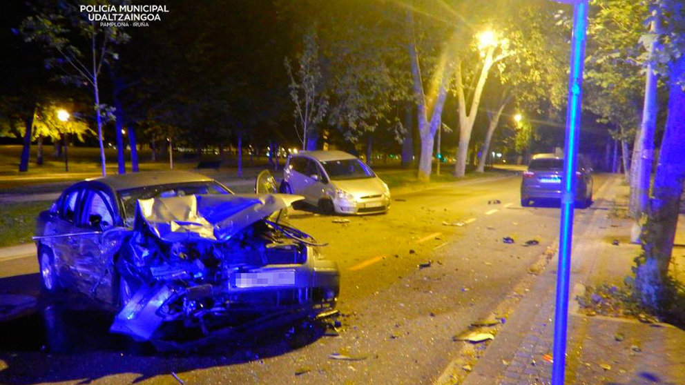 Estado en el que quedaron los vehículos afectados en el choque ocurrido en la Vuelta del Castillo. POLICÍA MUNICIPAL DE PAMPLONA