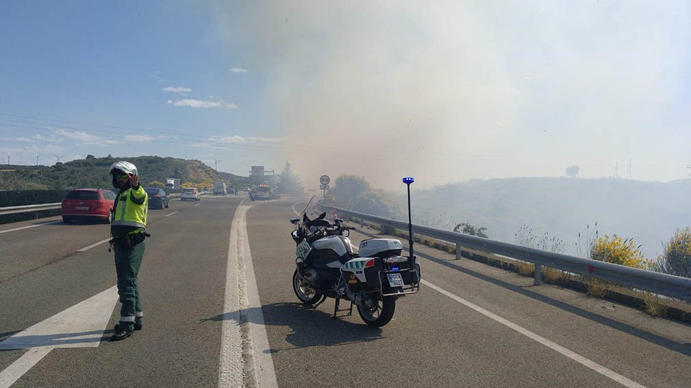 Imagen del incendio de Pueyo en la AP-15. CEDIDA