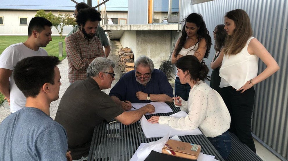 El arquitecto portugués Eduardo Souto de Moura con el alumnado en la edición anterior del Campus Ultzama GOBIERNO DE NAVARRA