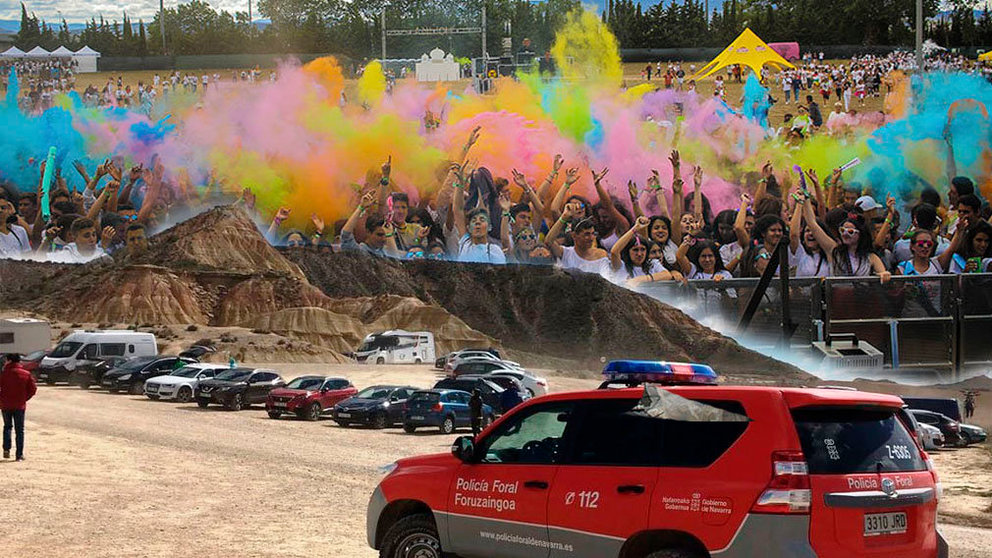 Imágenes de un festival de música en la Ribera y una concentración convocada en las Bardenas Reales con control por parte de la Policía Foral FOTOMONTAJE NAVARRACOM