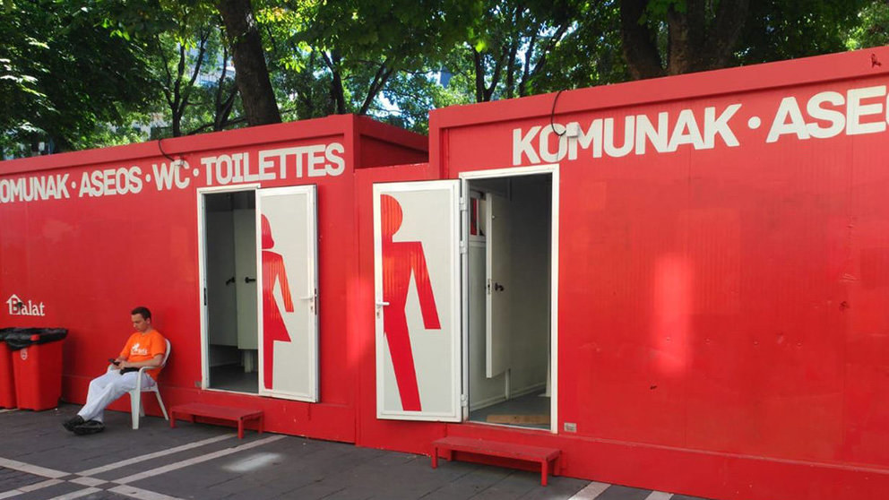 Imagen de uno de los baños públicos portátiles instalado en Pamplona durante los Sanfermines NAVARRACOM
