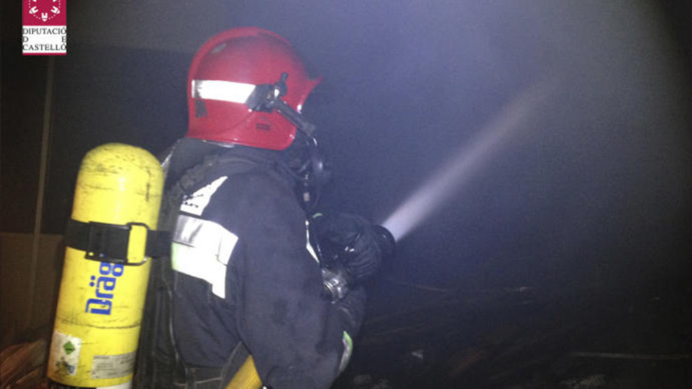 Evacúan de madrugada a los cien clientes de un hotel de Peñíscola por un incendio. SIAB