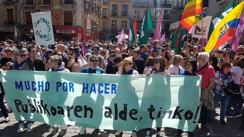 Imagen de una concentración de trabajadores convocada por ELA en la plaza del Ayuntamiento de Pamplona CEDIDA