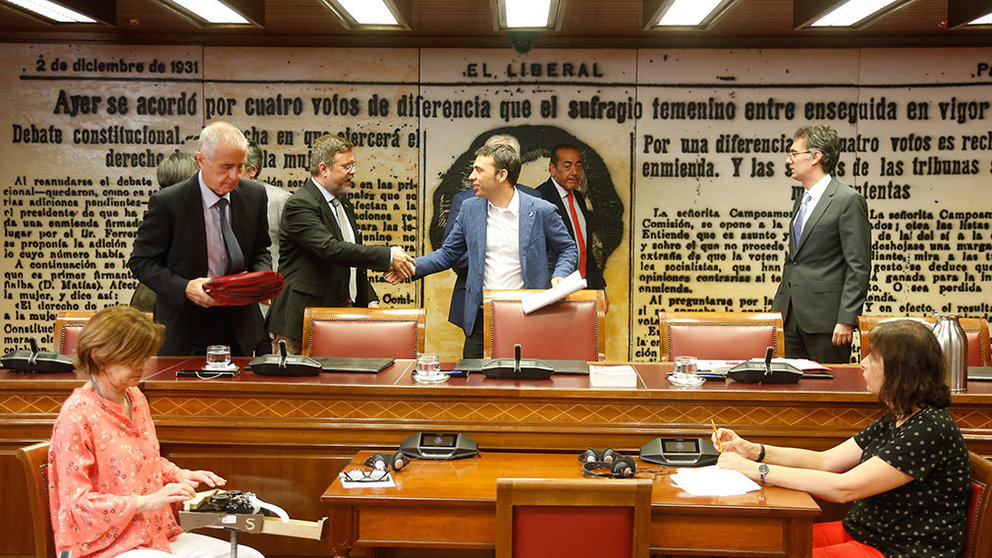 El socialista Toni Magdaleno asume la Presidencia de la
Comisión Constitucional del Senado. PSN-PSOE