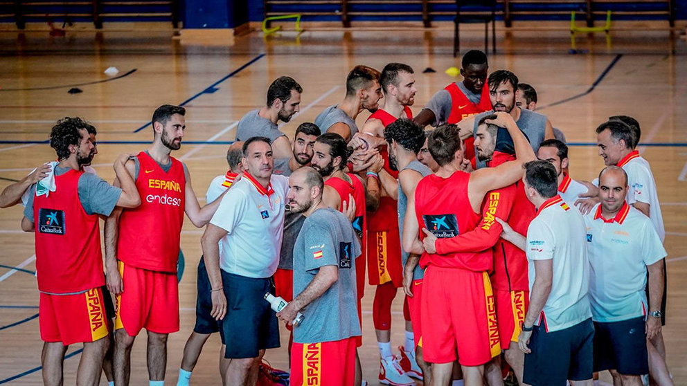 Los jugadores de la selección española de baloncesto al término de un entrenamiento TWITTER BALONCESTO ESPAÑA