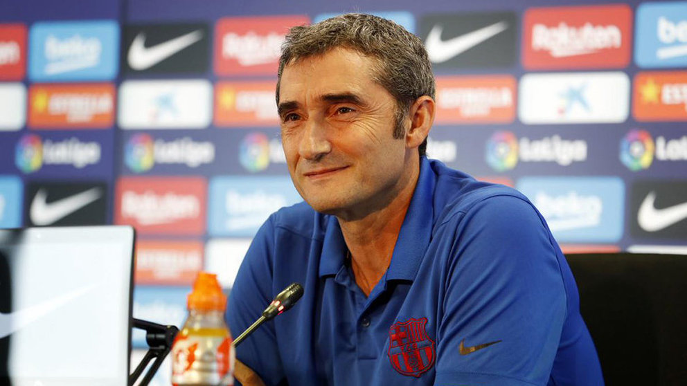 El entrenador del FC Barcelona Ernesto Valverde en la sala de prensa del Camp Nou. @FCBarcelona_es.