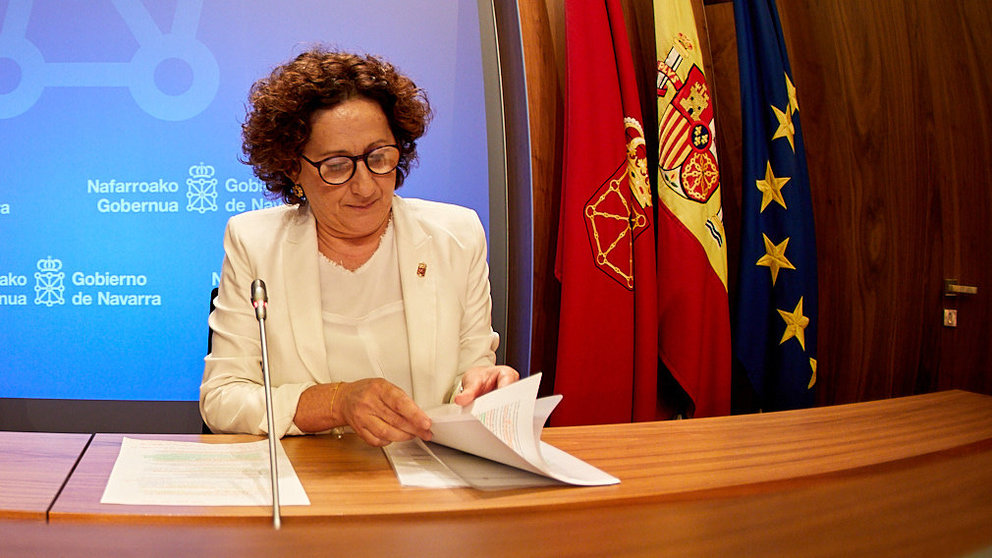 La consejera de Derechos Sociales, María Carmen Maeztu, presenta los datos del paro correspondientes al mes de agosto. IÑIGO ALZUGARAY