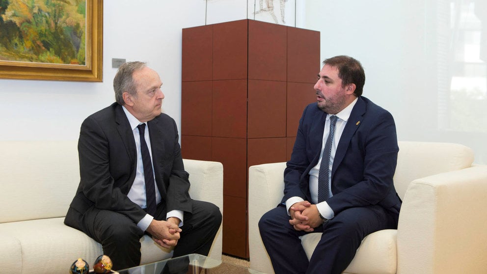 Reunión entre Unai Hualde, presidente del Parlamento de Navarra, y Alfredo Irujo, presidente del Consejo de Navarra PARLAMENTO DE NAVARRA