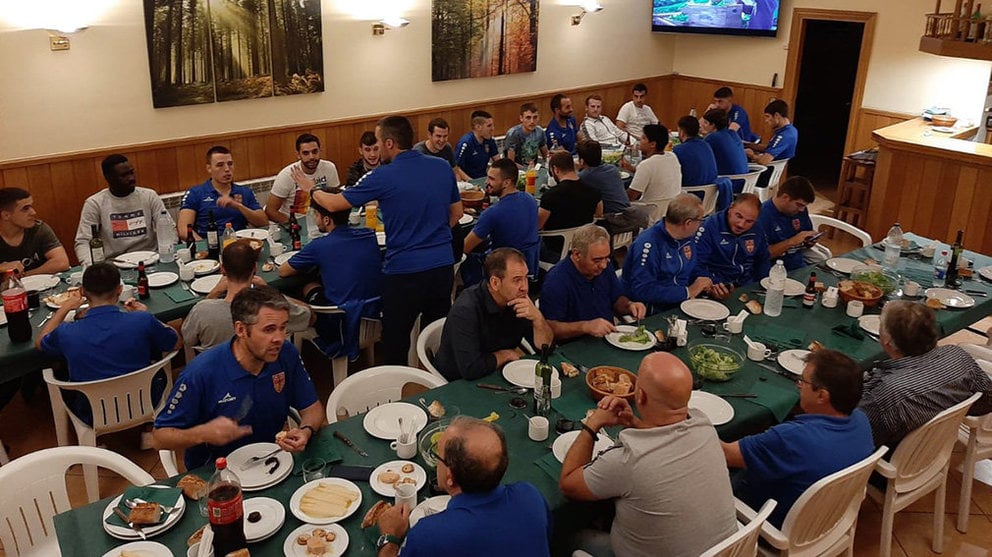 El Valle de Egüés se ha reunido para cenar tras el partido ante el Txantrea. @AUPAEGUES.