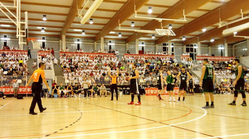 Partido amistoso entre Bilbao Basket y Joventut Badalona en Olite. @FNBaloncesto.