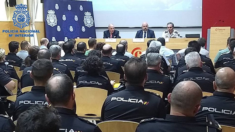 Jornada de Cooperación Policial y Judicial Internacional celebrada en la Cámara de Comercio de Navarra POLICÍA NACIONAL