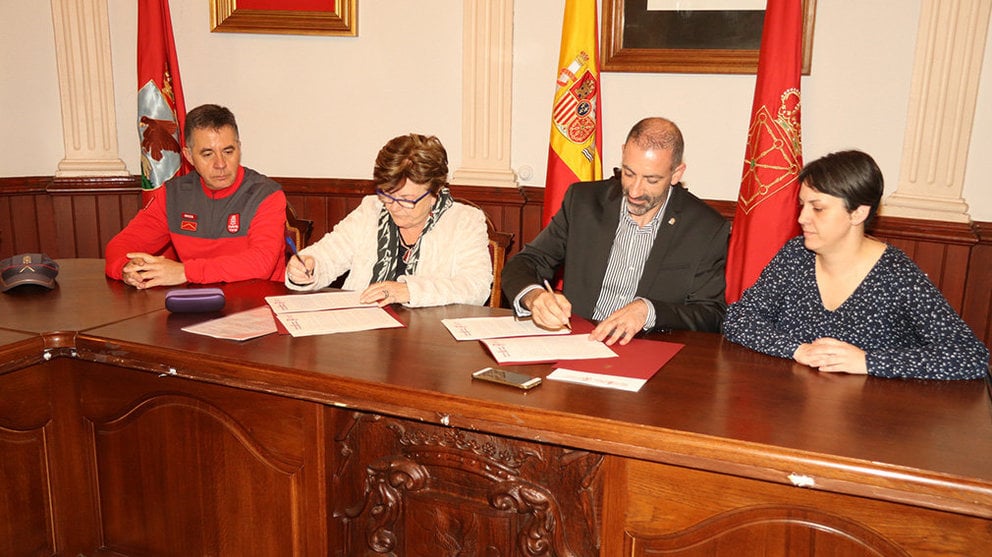 Desde la izquierda, el comisario Miguel Ángel Escudero, la consejera María José Beaumont, el alcalde de Corella, Gorka García, y Patricia Cueva GOBIERNO DE NAVARRA