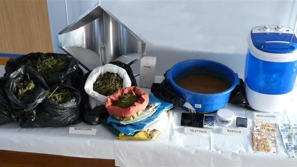 Material incautado en el laboratorio de hachís en Buztintxuri POLICÍA MUNICIPAL