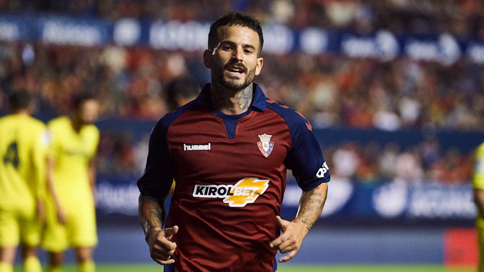Rubén García en el partido entre Osasuna y el Villarreal en el estadio de El Sadar. MIGUEL OSÉS