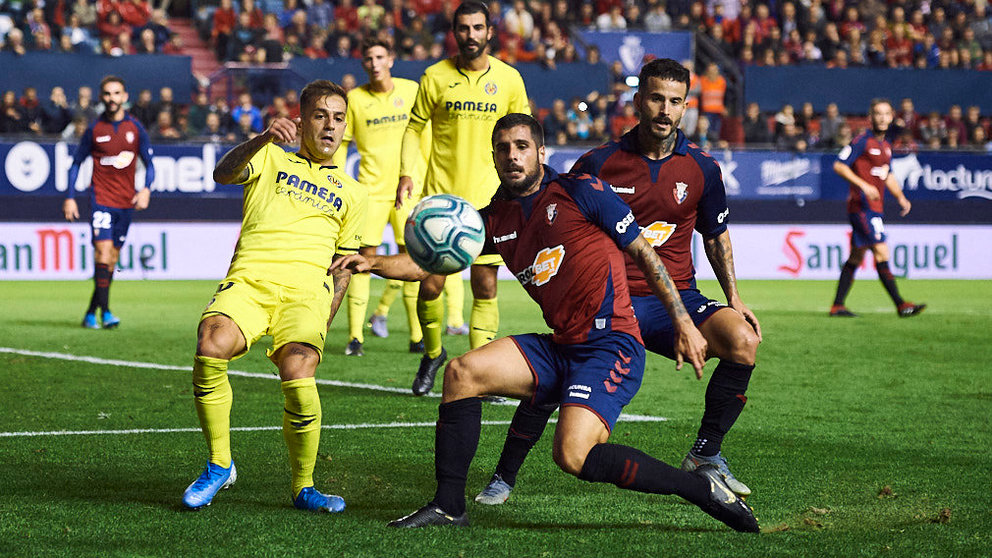 Partido entre Osasuna y el Villarreal en el estadio de El Sadar. MIGUEL OSÉS
