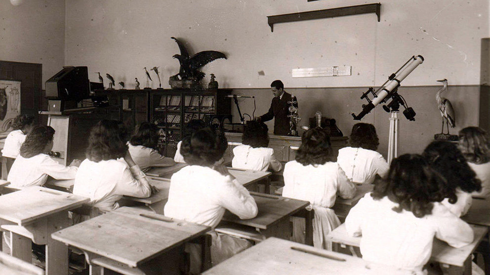 Fotografía de una aula de Plaza la Cruz en los años 50 AYUNTAMIENTO DE PAMPLONA