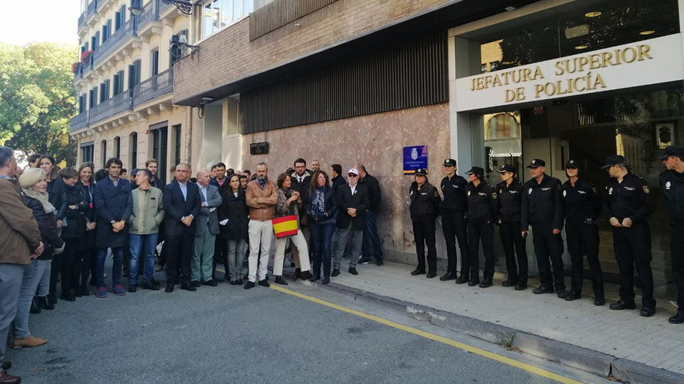 Una concentración apoya en Pamplona a los policías desplegados en Cataluña EUROPA PRESS