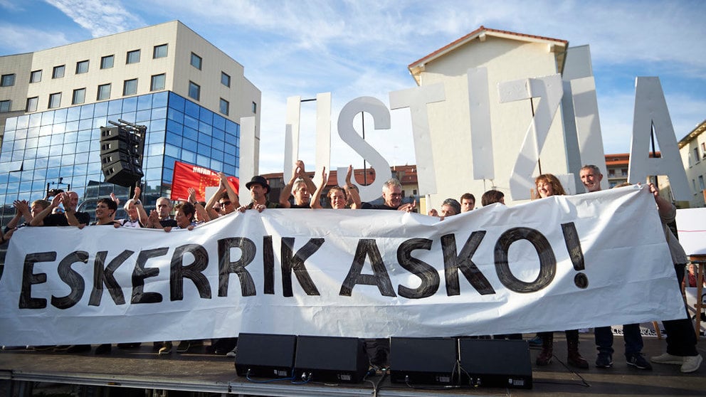 Concentración, convocada por Altsasu Gurasoak y Altsasukoak aske, en protesta por la sentencia del &#39;caso Alsasua&#39;. MIGUEL OSÉS