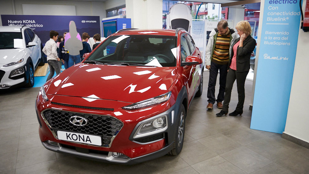 Hyundai Automóviles Zaray presenta en Pamplona la última versión del nuevo KONA Híbrido. PABLO LASAOSA 7
