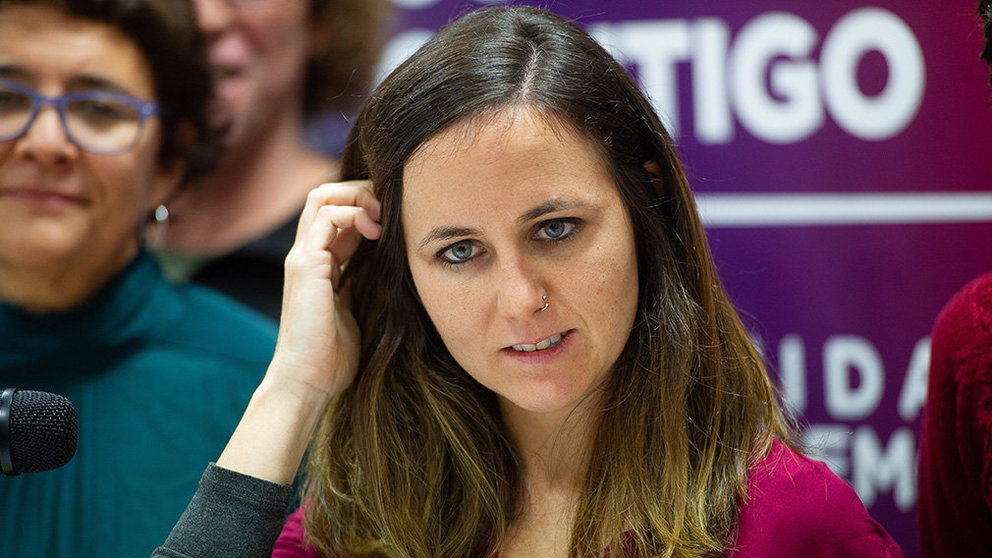 La candidata al Congreso por Podemos Navarra, Ione Belarra, comparece en la sede en la que la coalición espera los resultados de las elecciones este domingo en Pamplona. EFE Iñaki Porto