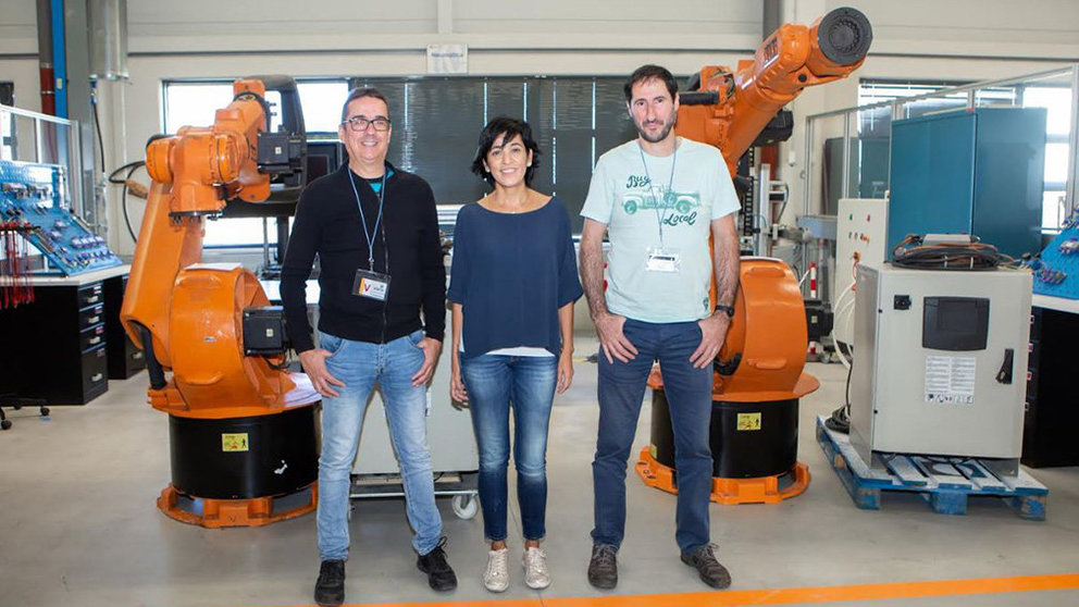 Volkswagen Navarra dona dos robots, 65 ordenadores y diverso material de trabajo a 18 entidades VOLKSWAGEN