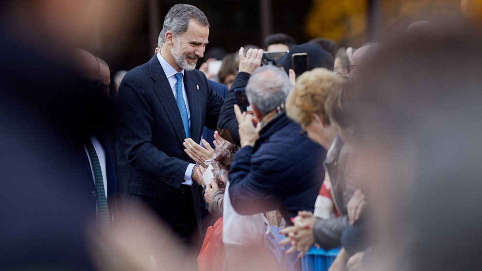 El Rey Felipe VI de Borbón entrega en Baluarte la Medalla de Oro de la CEN al empresario Manuel Torres. IÑIGO ALZUGARAY