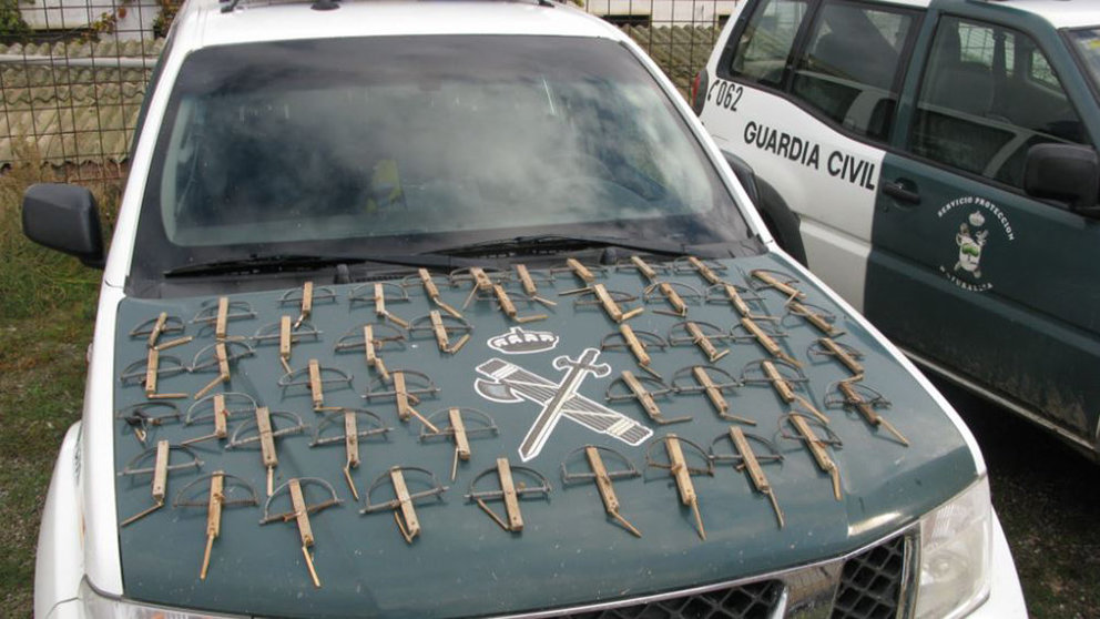 La Guardia Civil localiza 45 cepos de caza prohibidos en una finca de Cascante GUARDIA CIVIL