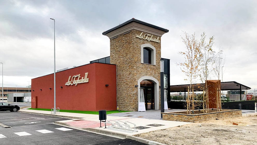 Edificio del nuevo restaurante de La Tagliatella que se ha abierto en el polígono de Salesianos en Sarriguren, en el valle de Egüés.