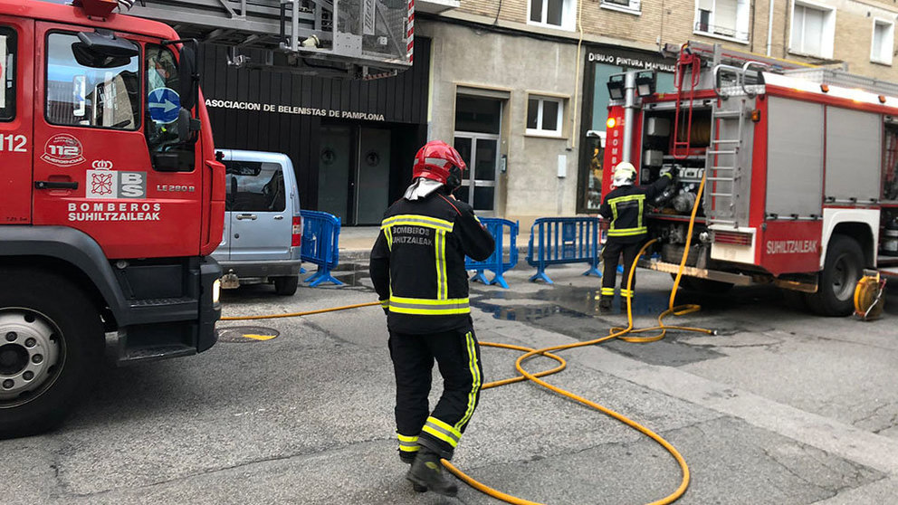 Bomberos y Policía Municipal han actuado en el incendio ocurrido en Pamplona