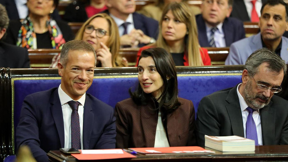 Pilar Llop, entre el portavoz del PSOE en el Senado, Ander Gil (i), y su antecesor en el cago, Manuel Cruz. EUROPA PRESS/ JESÚS HELLÍN