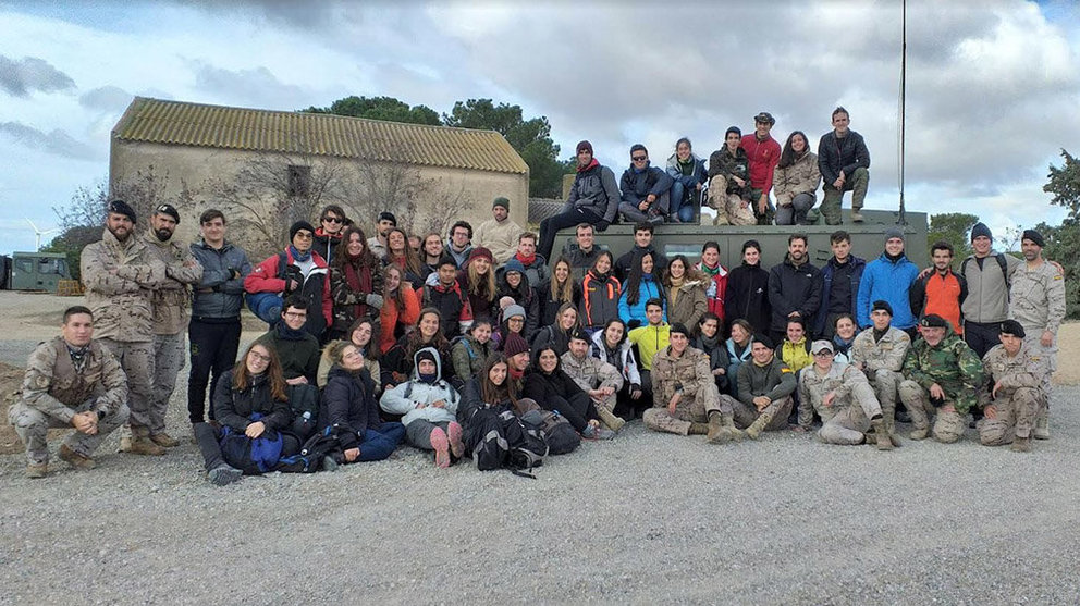 Estudiantes de la Universidad de Navarra quye participaron en la práctica 'Blue Hat' en el desierto de los Monegros en Zaragoza CEDIDA