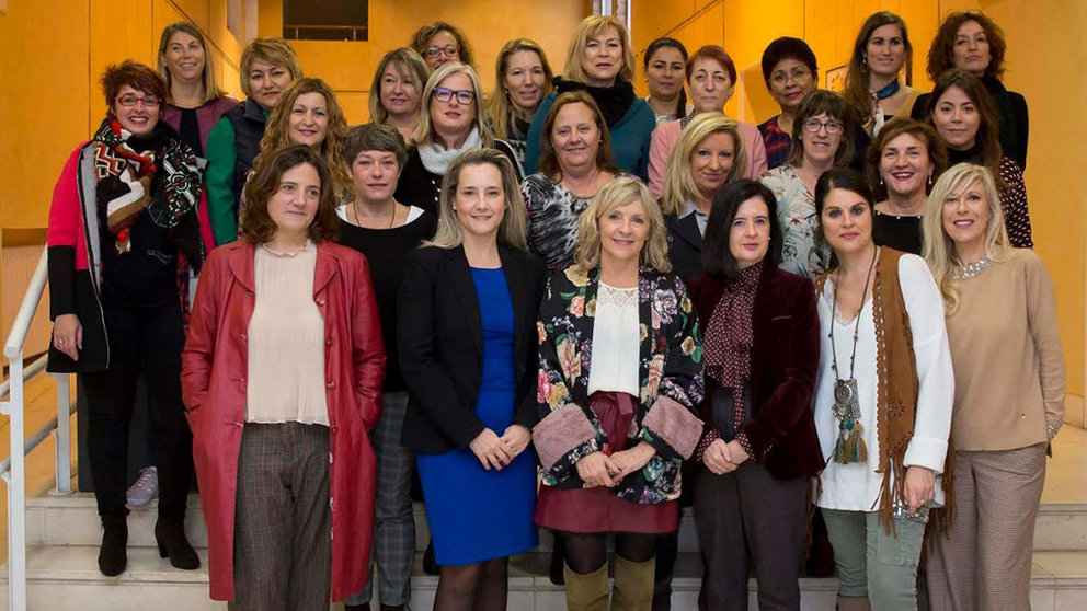 Una docena de mujeres reciben los diplomas por formarse con el Ayuntamiento de Pamplona para mejorar su empleabilidad CEDIDA